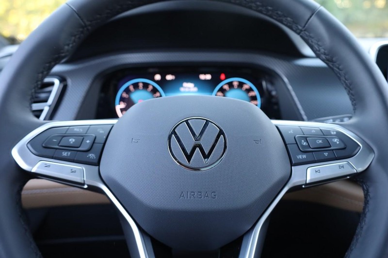 Volkswagen Atlas Cross Sport Vehicle Full-screen Gallery Image 14