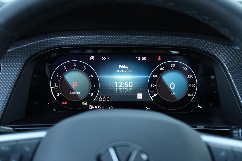 Volkswagen Atlas Cross Sport Vehicle Full-screen Gallery Image 15