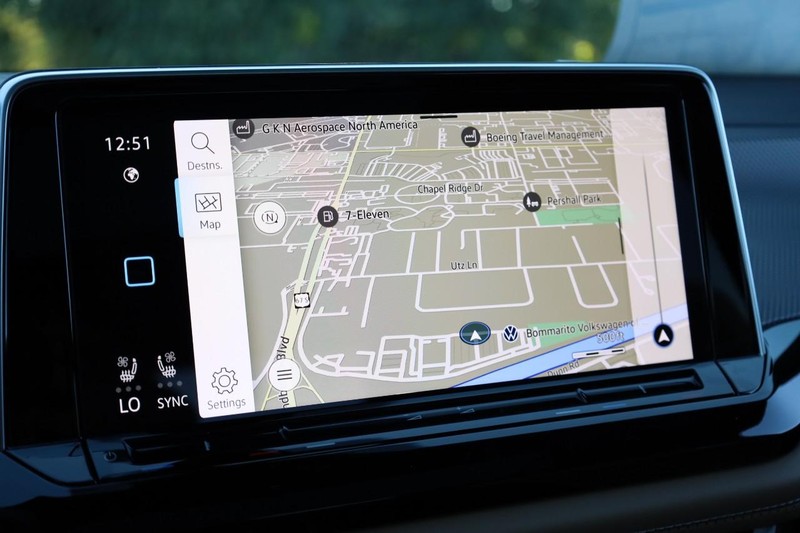 Volkswagen Atlas Cross Sport Vehicle Full-screen Gallery Image 17