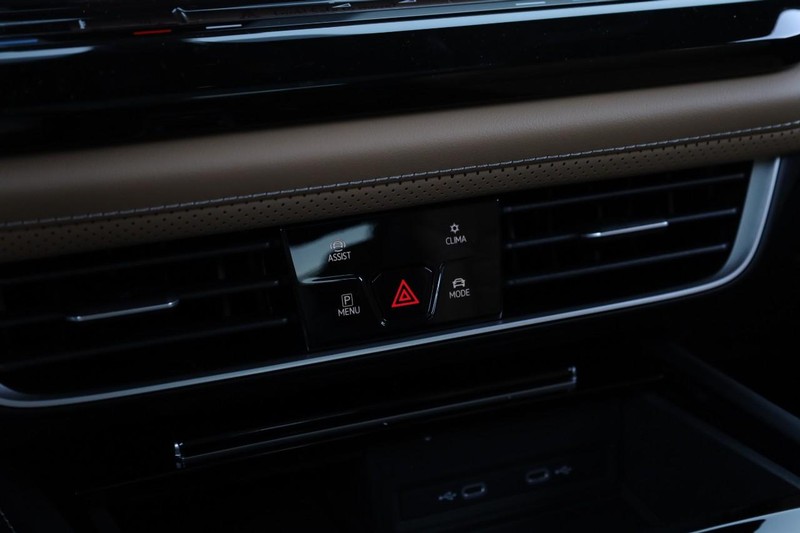 Volkswagen Atlas Cross Sport Vehicle Full-screen Gallery Image 19