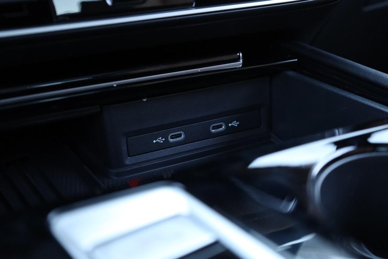 Volkswagen Atlas Cross Sport Vehicle Full-screen Gallery Image 20