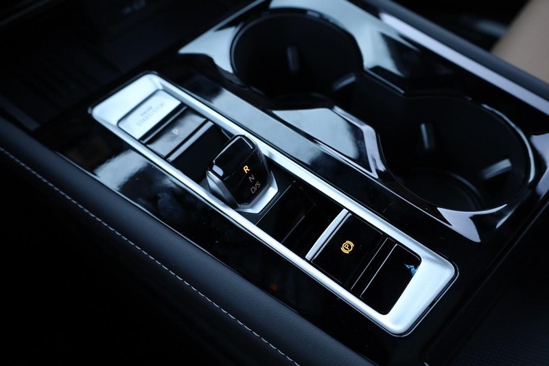 Volkswagen Atlas Cross Sport Vehicle Full-screen Gallery Image 21