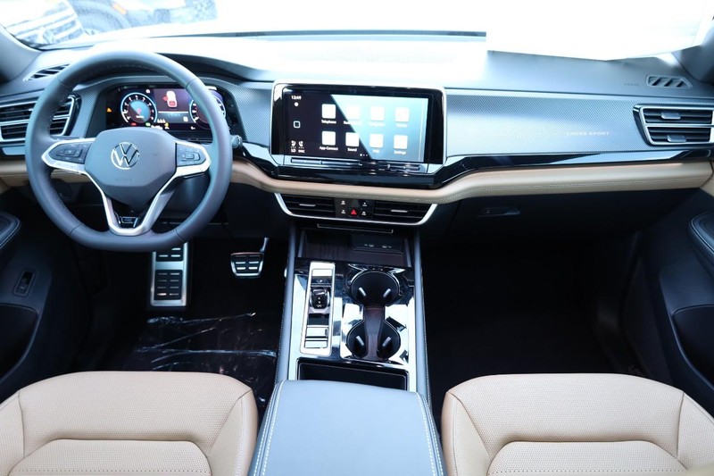 Volkswagen Atlas Cross Sport Vehicle Full-screen Gallery Image 28