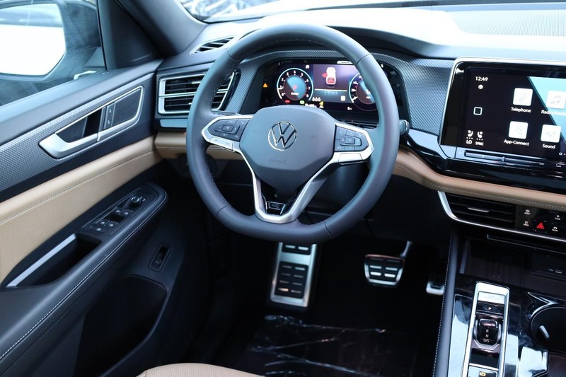 Volkswagen Atlas Cross Sport Vehicle Full-screen Gallery Image 29