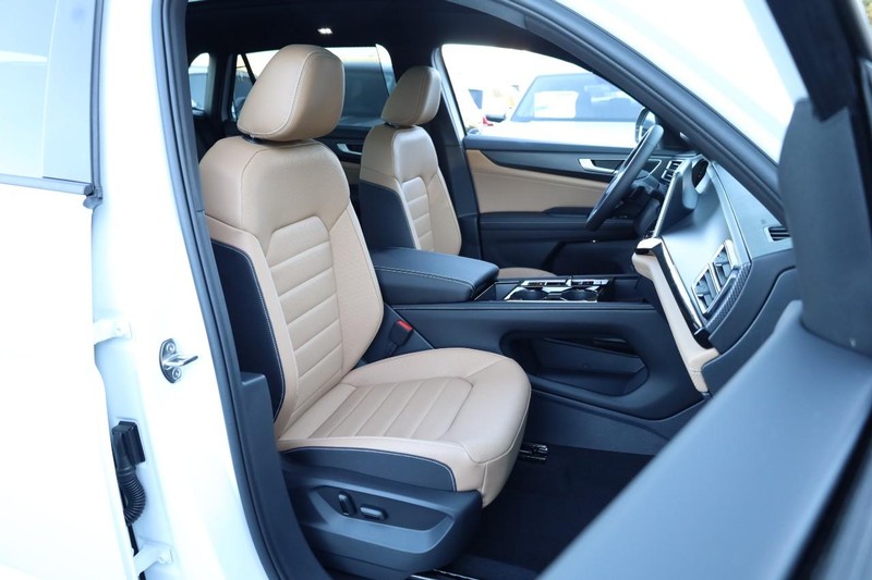 Volkswagen Atlas Cross Sport Vehicle Full-screen Gallery Image 31