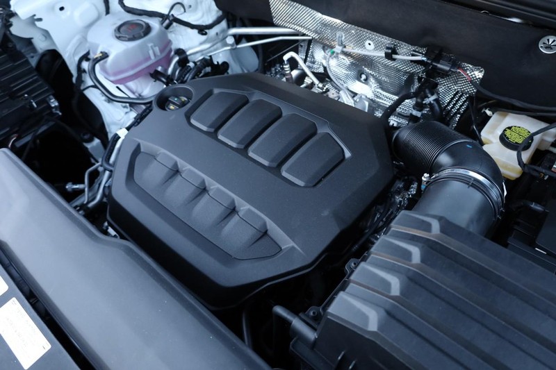 Volkswagen Atlas Cross Sport Vehicle Full-screen Gallery Image 32