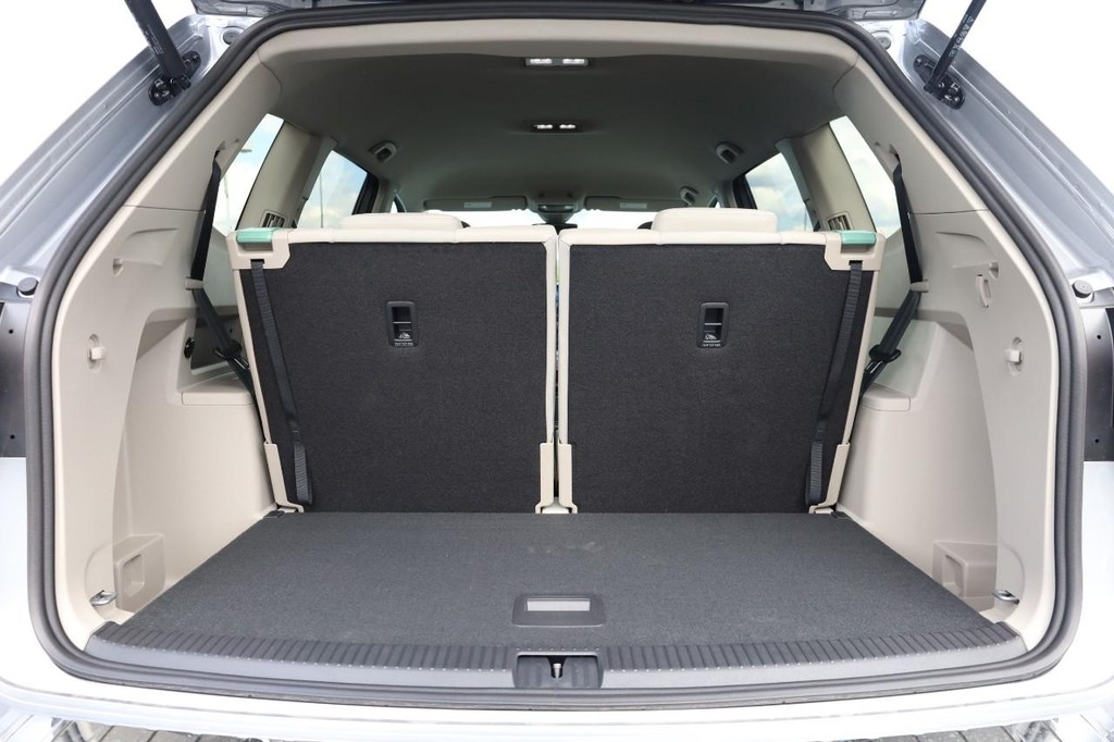 Volkswagen Atlas Vehicle Full-screen Gallery Image 7