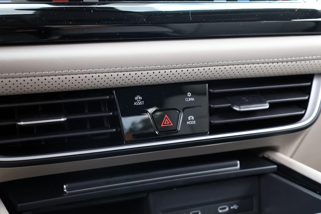 Volkswagen Atlas Vehicle Full-screen Gallery Image 15