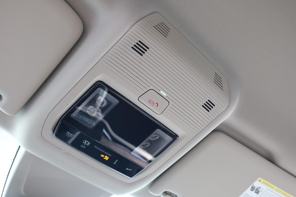 Volkswagen Atlas Vehicle Full-screen Gallery Image 18