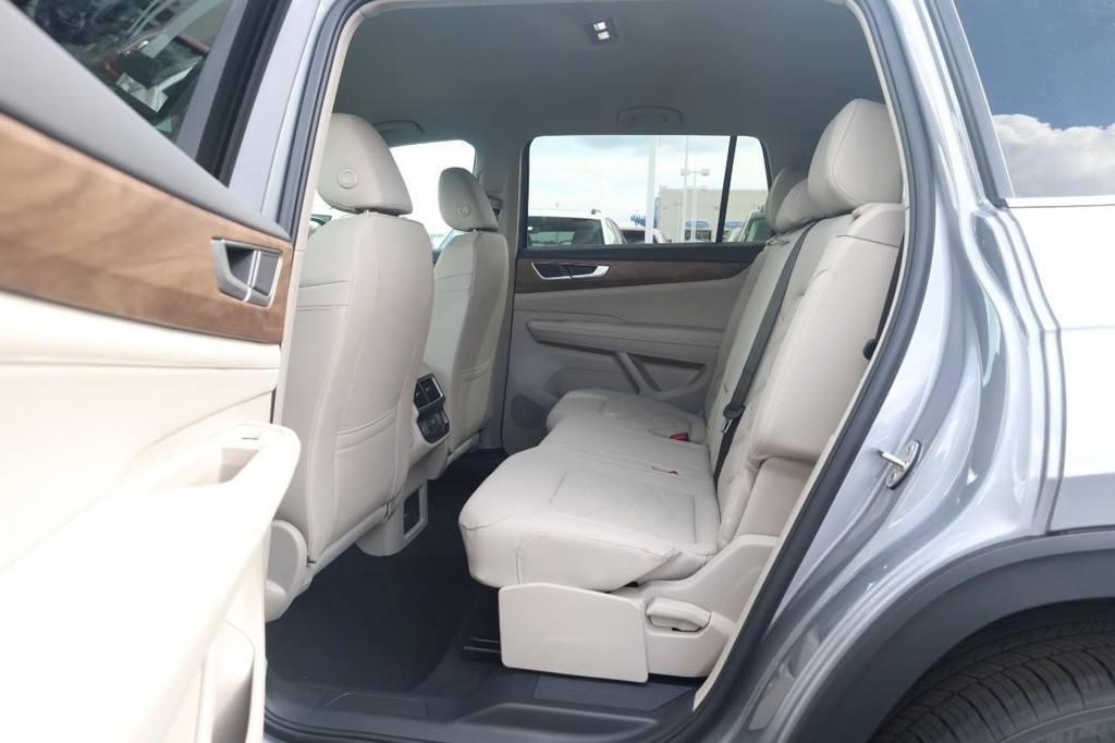 Volkswagen Atlas Vehicle Full-screen Gallery Image 22