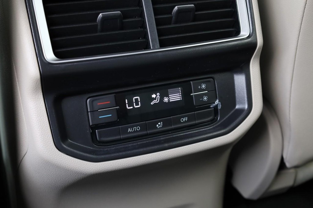 Volkswagen Atlas Vehicle Full-screen Gallery Image 23