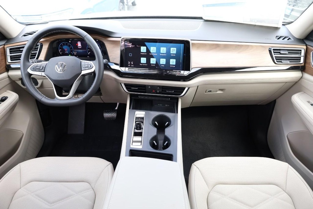 Volkswagen Atlas Vehicle Full-screen Gallery Image 25