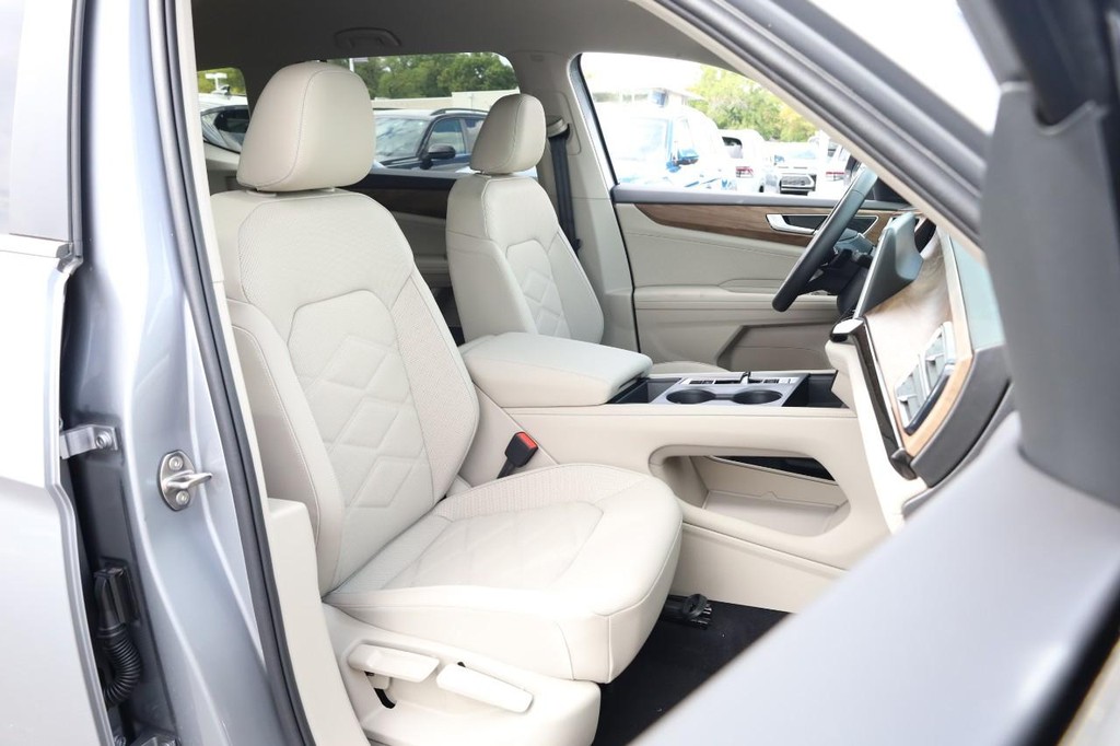 Volkswagen Atlas Vehicle Full-screen Gallery Image 28