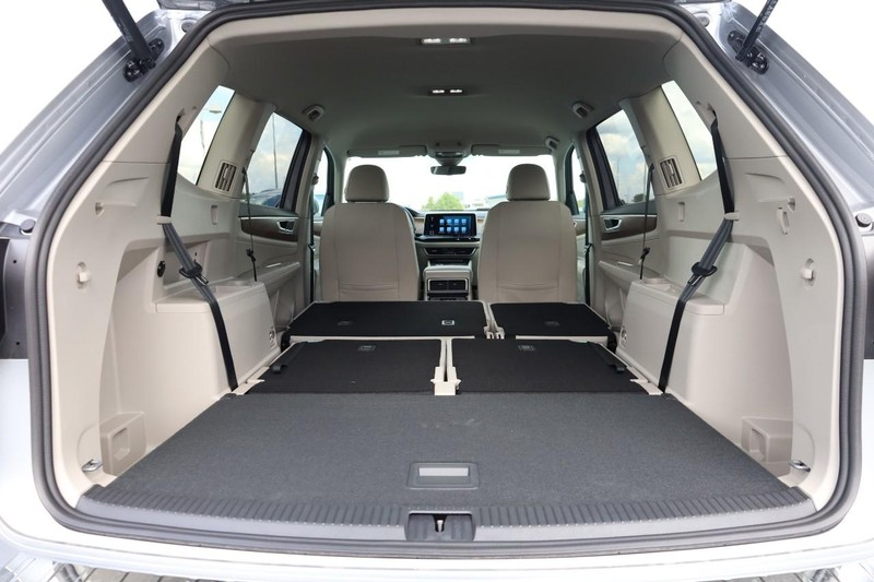 Volkswagen Atlas Vehicle Full-screen Gallery Image 9