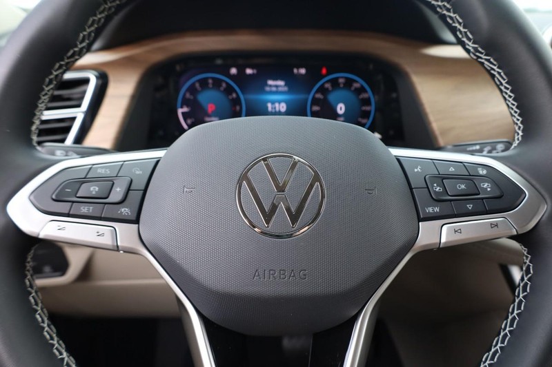 Volkswagen Atlas Vehicle Full-screen Gallery Image 11