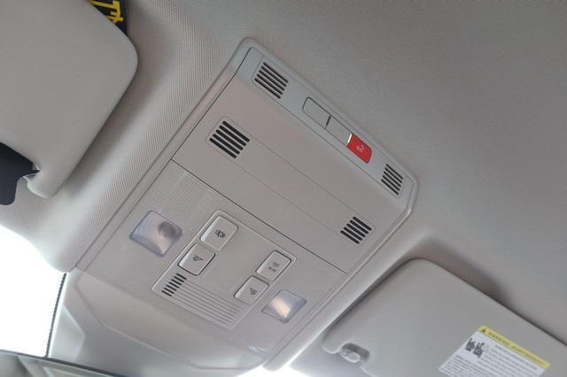 Volkswagen Jetta Vehicle Image 16