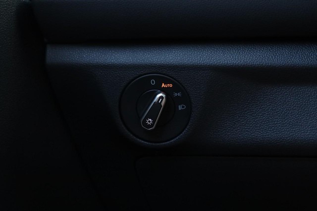 Volkswagen Jetta Vehicle Image 18