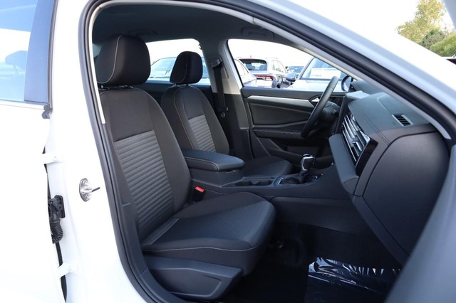 Volkswagen Jetta Vehicle Image 23