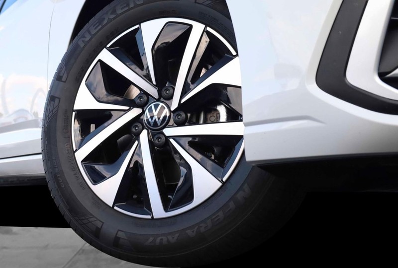 Volkswagen Jetta Vehicle Full-screen Gallery Image 3