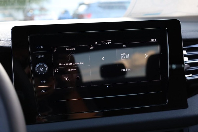 Volkswagen Jetta Vehicle Full-screen Gallery Image 11