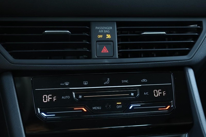 Volkswagen Jetta Vehicle Full-screen Gallery Image 13