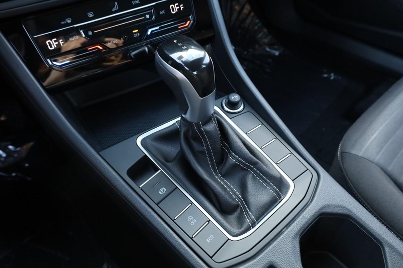 Volkswagen Jetta Vehicle Full-screen Gallery Image 15