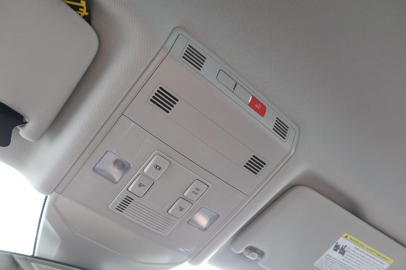 Volkswagen Jetta Vehicle Full-screen Gallery Image 16