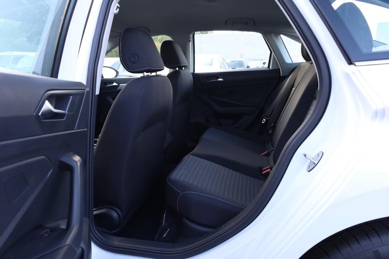 Volkswagen Jetta Vehicle Full-screen Gallery Image 20