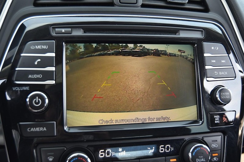 Nissan Maxima Vehicle Image 11