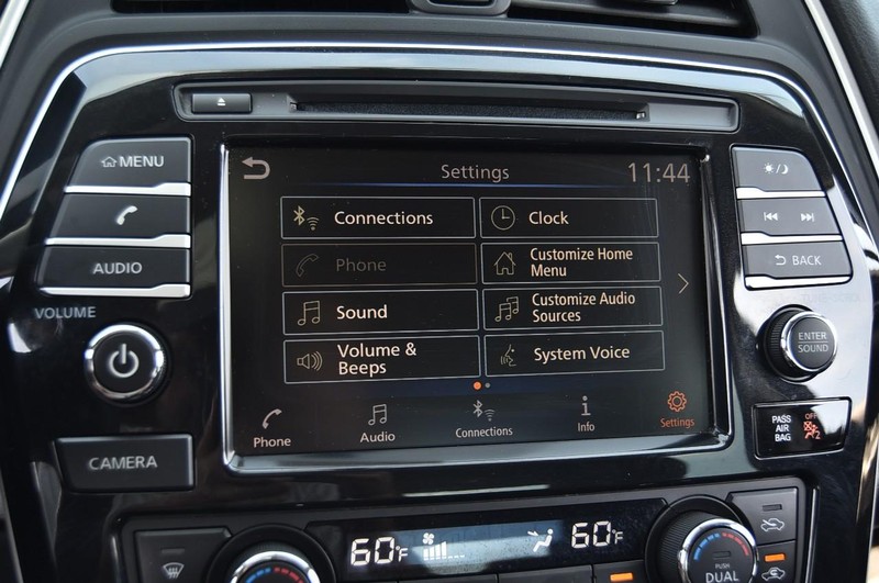 Nissan Maxima Vehicle Image 12