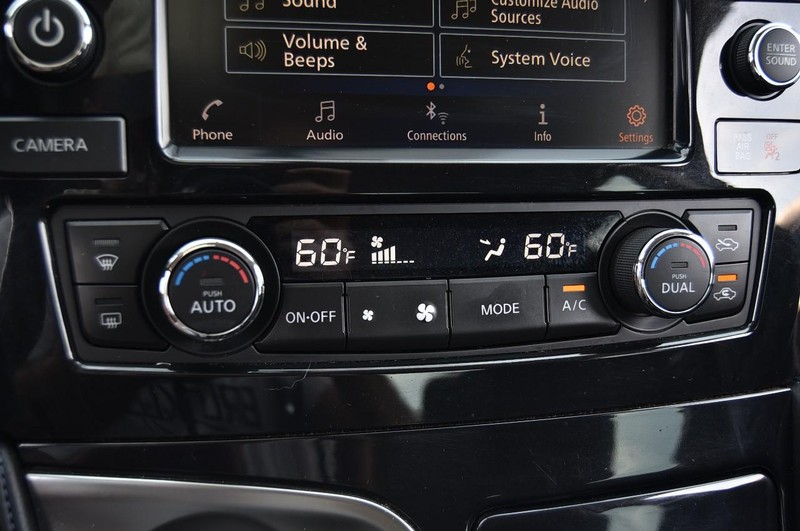 Nissan Maxima Vehicle Image 13