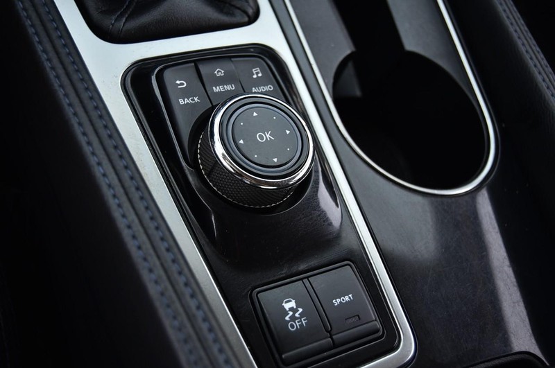 Nissan Maxima Vehicle Image 16