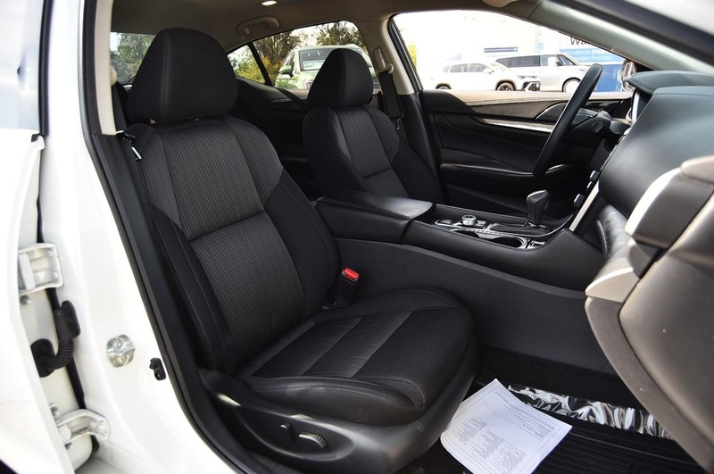 Nissan Maxima Vehicle Image 19