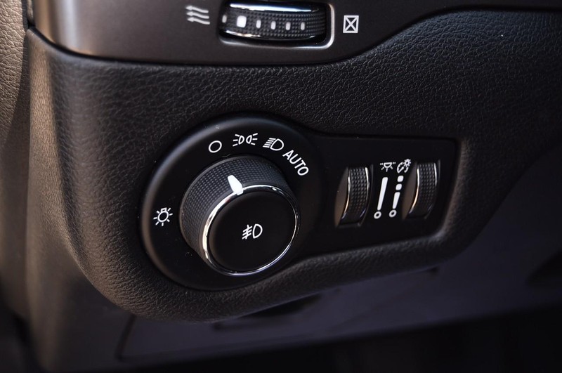Jeep Cherokee Vehicle Image 11
