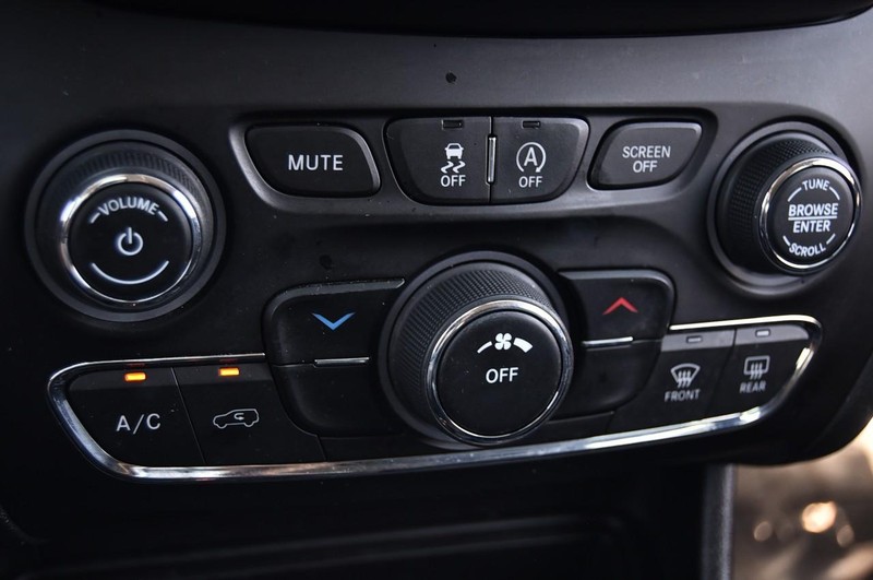 Jeep Cherokee Vehicle Image 15