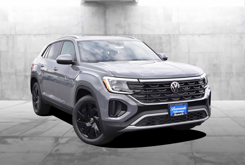 Volkswagen Atlas Cross Sport Vehicle Full-screen Gallery Image 2