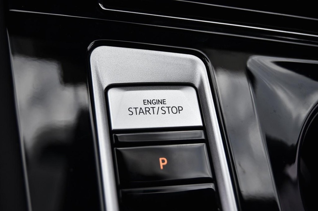 Volkswagen Atlas Cross Sport Vehicle Full-screen Gallery Image 17