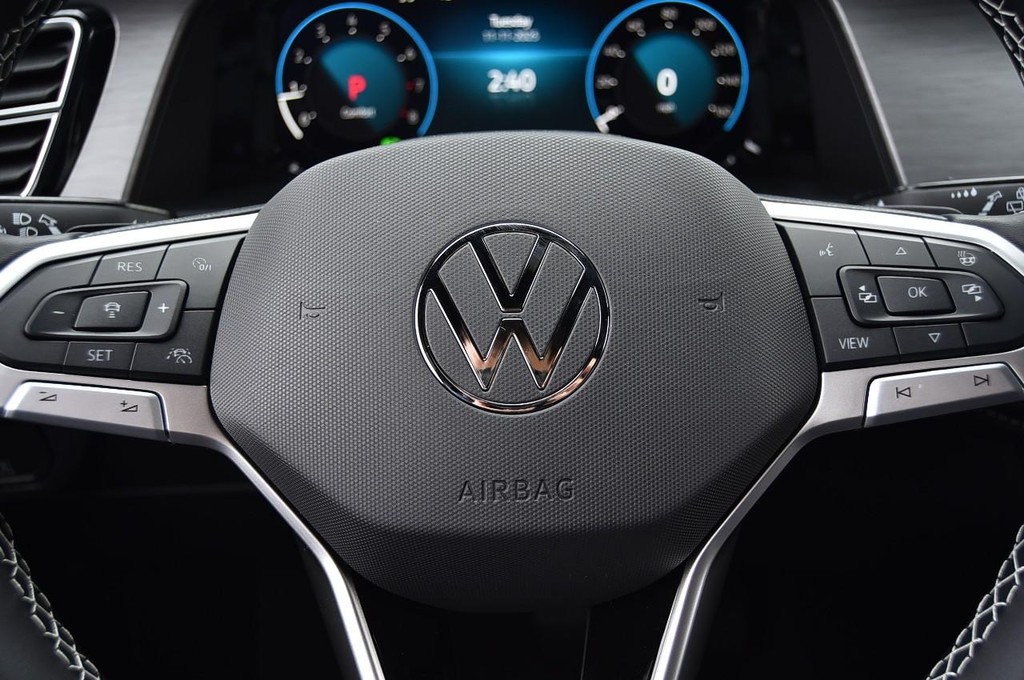 Volkswagen Atlas Cross Sport Vehicle Full-screen Gallery Image 18