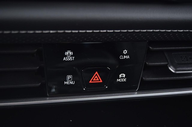 Volkswagen Atlas Cross Sport Vehicle Image 15