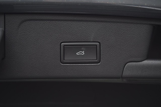 Volkswagen Atlas Cross Sport Vehicle Image 26