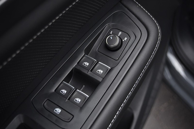 Volkswagen Atlas Cross Sport Vehicle Full-screen Gallery Image 8