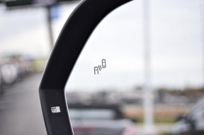 Volkswagen Atlas Cross Sport Vehicle Full-screen Gallery Image 10