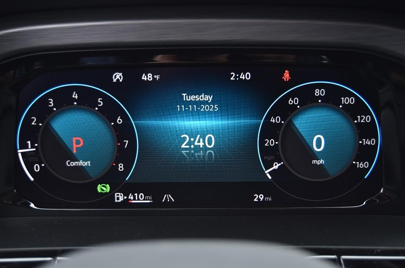 Volkswagen Atlas Cross Sport Vehicle Full-screen Gallery Image 12