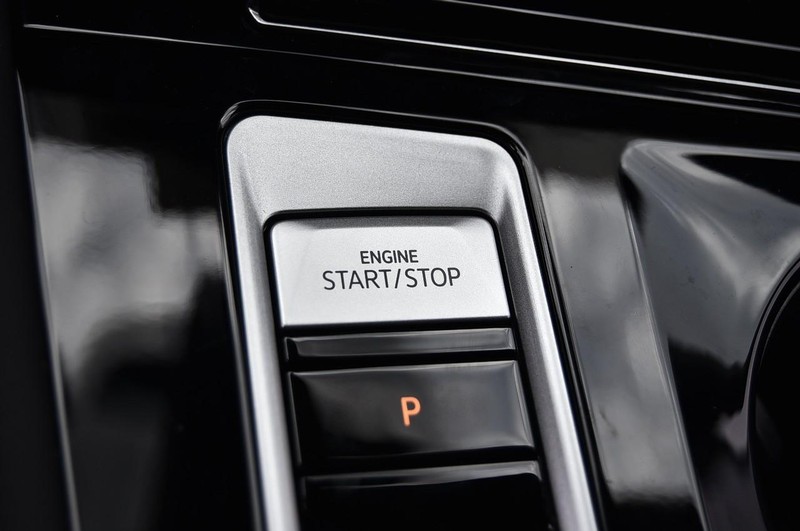 Volkswagen Atlas Cross Sport Vehicle Full-screen Gallery Image 17