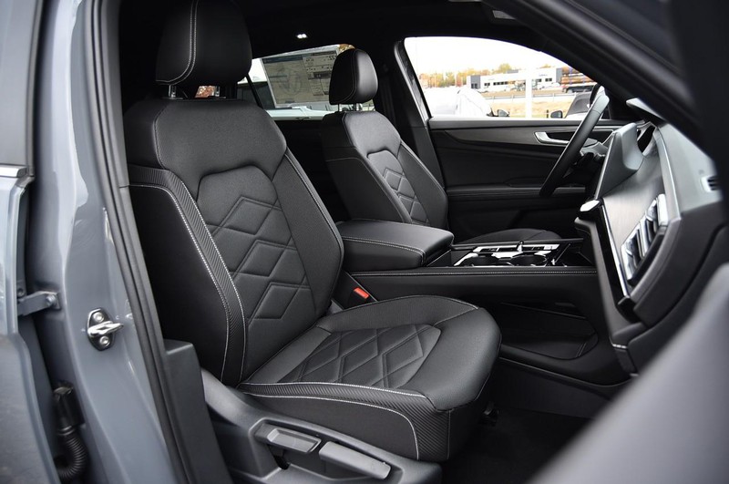 Volkswagen Atlas Cross Sport Vehicle Full-screen Gallery Image 20