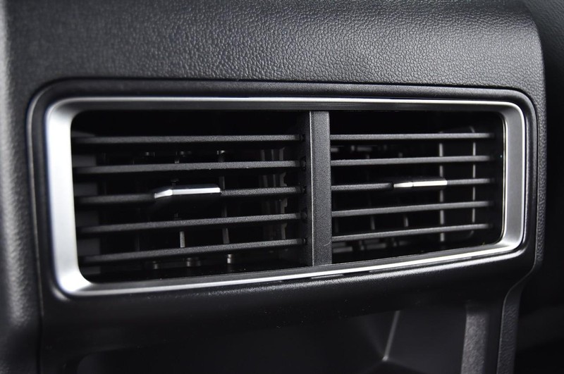 Volkswagen Atlas Cross Sport Vehicle Full-screen Gallery Image 23