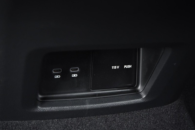 Volkswagen Atlas Cross Sport Vehicle Full-screen Gallery Image 24