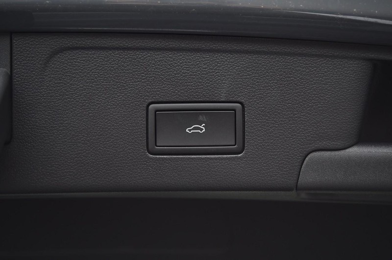 Volkswagen Atlas Cross Sport Vehicle Full-screen Gallery Image 26