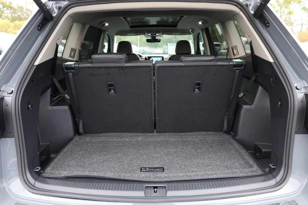 Volkswagen Atlas Vehicle Full-screen Gallery Image 7