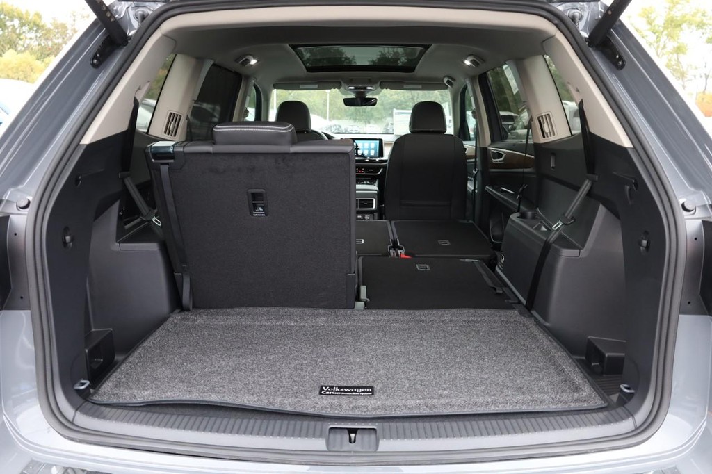 Volkswagen Atlas Vehicle Full-screen Gallery Image 8